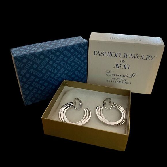 Vintage 1980 Avon Crescents III Clip Earrings Silver Tone with Box NEW - Picture 2 of 6